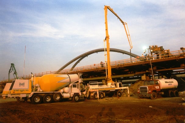 Shelby Materials' jobsite photo of The Gateway Arch Bridge on I-65 in Columbus, Ohio constructed in 1997.